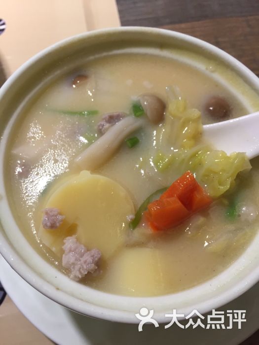 “ky com”美食推荐：拌绿豆芽、豆腐炒肉末、辣炒红薯苗、元宝红烧肉的做法(图2)