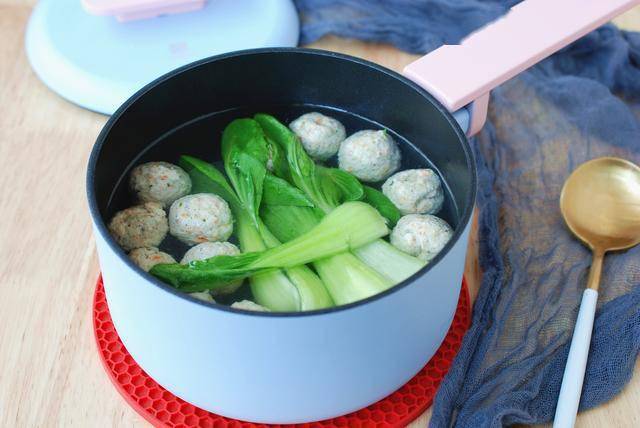 
40岁职场妈妈的减脂汤火了 2两肉1颗菜 无油低脂 太鲜美了‘kycom’(图1)