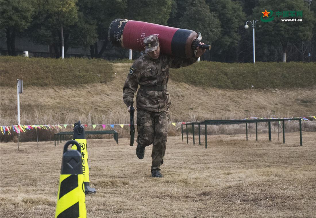 埃塞俄比亚总理海尔马里亚姆会见中国外交部长王毅_ky com(图1)